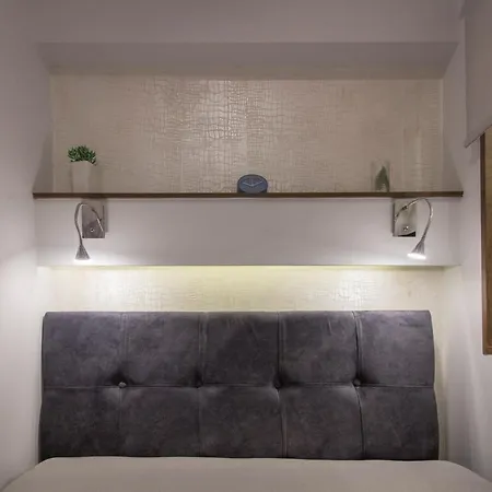 G.douglas Diamond Apartment *