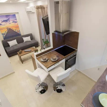 G.douglas Diamond Apartment