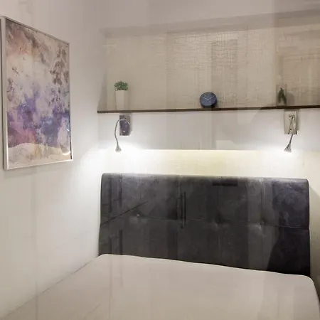 G.douglas Diamond Apartment